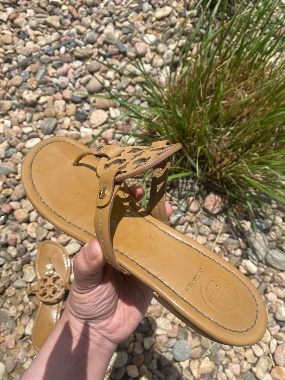 Tory Burch Tan Leather Logo Thong Sandals - Picture 5 of 8